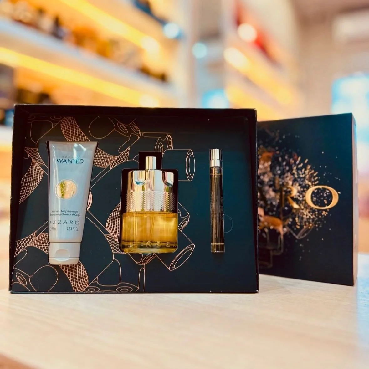 Kit Azzaro Wanted - Perfume EDT 100ml - Gel de Banho 75ml - Frasqueira 10ml