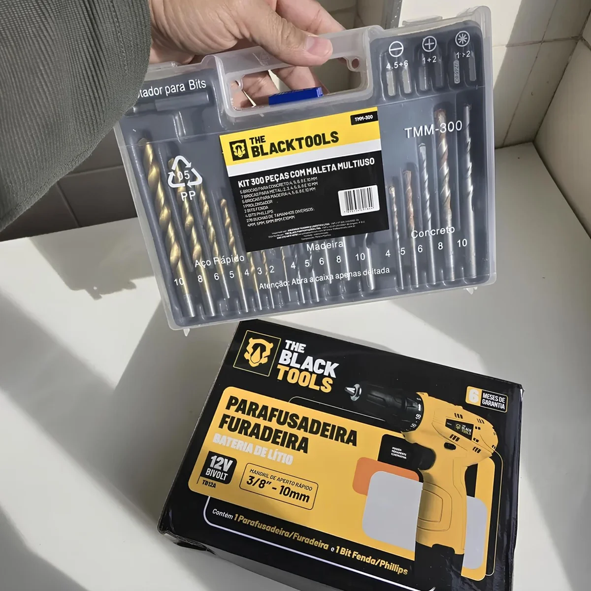 Parafusadeira Furadeira 3/8 A Bateria Tb12a The Black Tools Jogo Brocas E Buchas 300 Peças Amarelo 127/220v 60hz